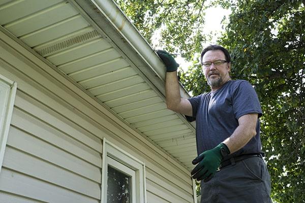 Gutter Cleaning of Southfield workers